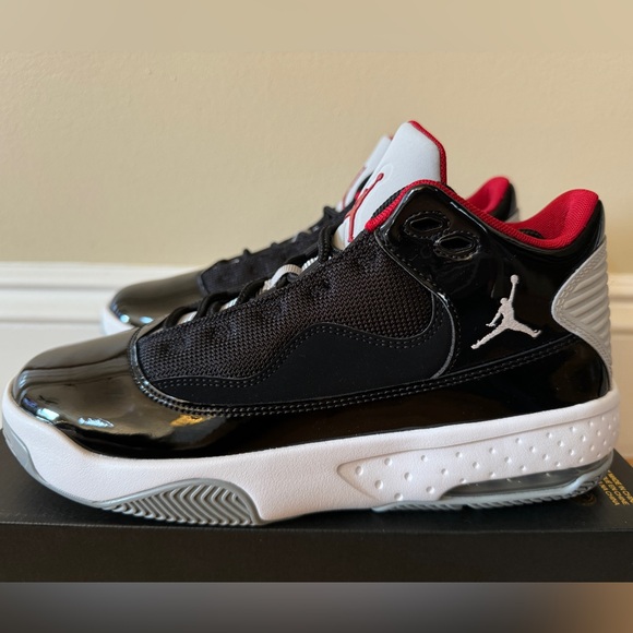 New Jordan Max Aura 2 (GS) ‘Black/Gym Red-White- Wolf Grey’ Basketball Sneakers - Picture 2 of 12